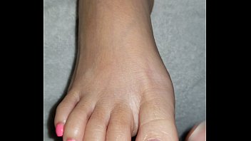 Petite pink toes